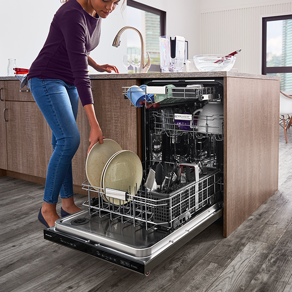 Dishwasher with FreeFlex Third Rack